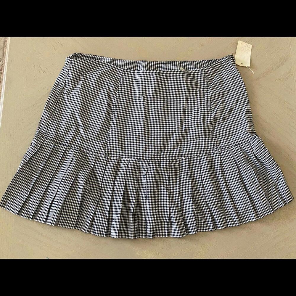 Vintage Woman’s Black & White Pleated Mini Skirt -6